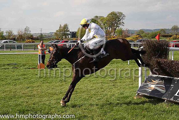 06th Captain Cook and Mr N McParlan 3 ( 4 , white, yellow pane; ) Trainer - C A McBratney , Owner - Cathal M McGovern