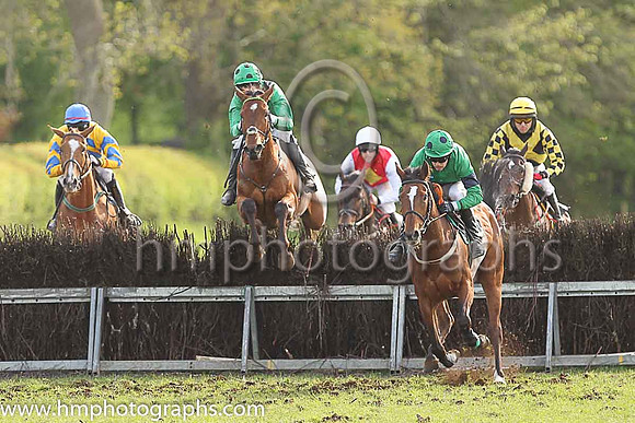01st LONGHOUSE MUSIC (GB) and Derek O'Connor ( 6 , EMERALD GREEN,black sash; emerald green sleeves; emerald green cap,black spots ) Trainer: Sam Curling , Owner : John Duggan