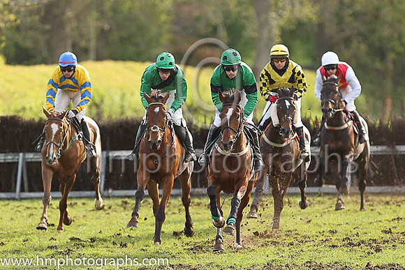 01st LONGHOUSE MUSIC (GB) and Derek O'Connor ( 6 , EMERALD GREEN,black sash; emerald green sleeves; emerald green cap,black spots ) Trainer: Sam Curling , Owner : John Duggan