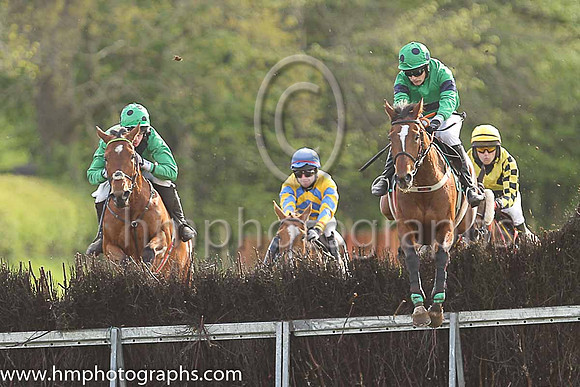 01st LONGHOUSE MUSIC (GB) and Derek O'Connor ( 6 , EMERALD GREEN,black sash; emerald green sleeves; emerald green cap,black spots ) Trainer: Sam Curling , Owner : John Duggan