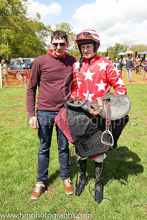01st THUNDERSTRUCK and S F O'Keeffe ( 72 , RED,white stars; red sleeves,white stars; red  white hooped cap ) Trainer: C.W.J. Farrell , Owner : Edgar Allen
