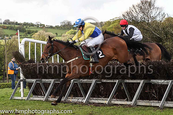 01st SHE MITE BITE and M J O'Hare ( 2 , YELLOW  ROYAL BLUE QTD; yellow sleeves; royal blue cap,white spots ) Trainer: J.G. Cosgrave , Owner : R.J. Armstrong