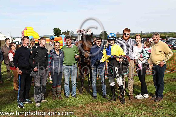 01st SHE MITE BITE and M J O'Hare ( 2 , YELLOW  ROYAL BLUE QTD; yellow sleeves; royal blue cap,white spots ) Trainer: J.G. Cosgrave , Owner : R.J. Armstrong