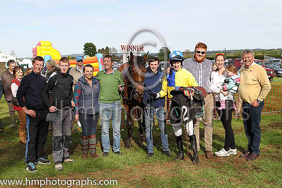 01st SHE MITE BITE and M J O'Hare ( 2 , YELLOW  ROYAL BLUE QTD; yellow sleeves; royal blue cap,white spots ) Trainer: J.G. Cosgrave , Owner : R.J. Armstrong