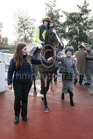 01st Realt Mor and K M Donoghue ( 1 , black, yellow diamond ) Trainer - G Elliott , Owner - Mrs P Sloan