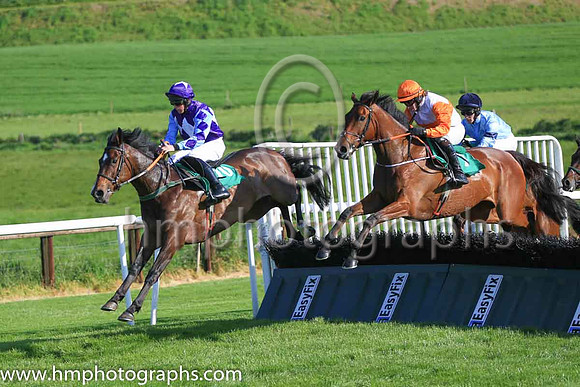 13th Kilbrew Gold and D Robinson 5 ( 7 , white, oraange hoop ) Trainer - H de Bromhead , Owner - Airton Partnership