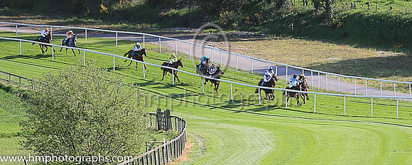 01st Caro Des Flos and D J Mullins ( 4 , light blue, dark blue armlet ) Trainer - W P Mullins , Owner - Highclere T?Bred Racing Syndicate-Caro