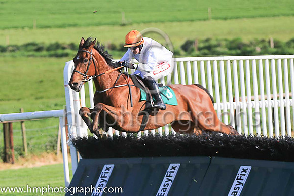 10th Captain Cobajay and B J Cooper ( 3 , white, light green star ) Trainer - P Nolan , Owner - Paul Nolan