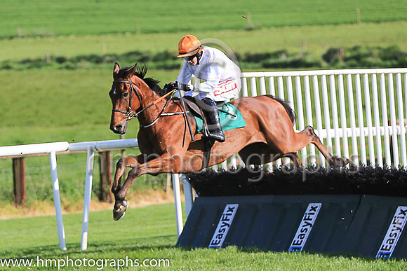 10th Captain Cobajay and B J Cooper ( 3 , white, light green star ) Trainer - P Nolan , Owner - Paul Nolan