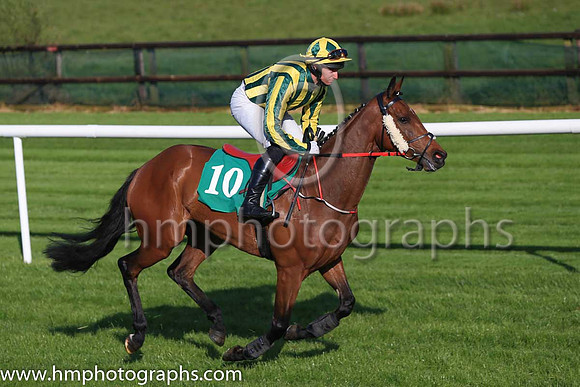 02nd Pat's Pearl and M J Bolger ( 10 , black and yellow stripes ) Trainer - J C McConnell , Owner - Miss Pauline A Conlon
