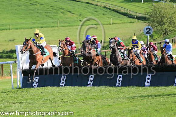 03rd Folly Dat and A Ring 3 ( 9 , yellow, yellow sleeves blue hoops ) Trainer - R K Watson , Owner - J J Taylor