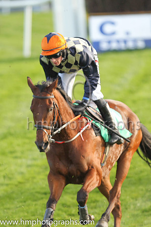03rd Gunfire Reef and D E Mullins ( 4 , blue and grey diamonds ) Trainer - Ms M Mullins , Owner - D Furini