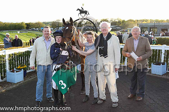 01st Dorkas and L P Dempsey ( 3 , navy blue, pink hoop ) Trainer - J R Finn , Owner - Ms Amanda Finn