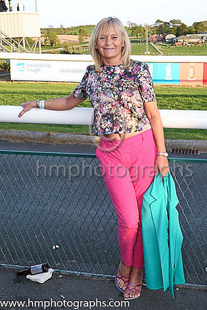 Stylish lady at Downpatrick Racecourse