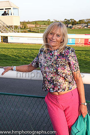 Stylish lady at Downpatrick Racecourse