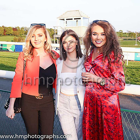 Stylish ladies at Downpatrick Racecourse