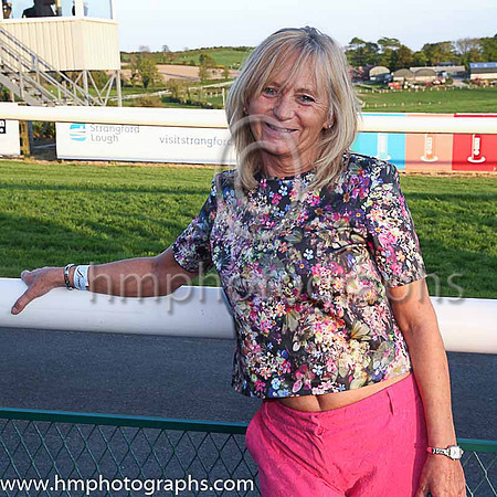 Stylish lady at Downpatrick Racecourse