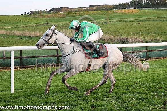 05th Chin?up and Mr S F O?Keeffe 7 ( 9 , green, white disc ) Trainer - Miss E Doyle , Owner - Glen Howitt