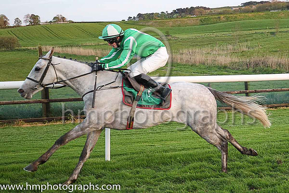 05th Chin?up and Mr S F O?Keeffe 7 ( 9 , green, white disc ) Trainer - Miss E Doyle , Owner - Glen Howitt