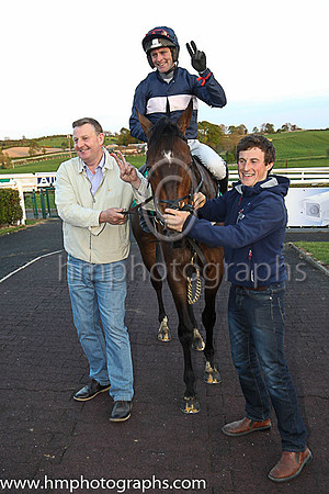 01st Turbo and Mr J W Hannon 7 ( 6 , navy blue, pink hoop ) Trainer - J R Finn , Owner - Ms Amanda Finn