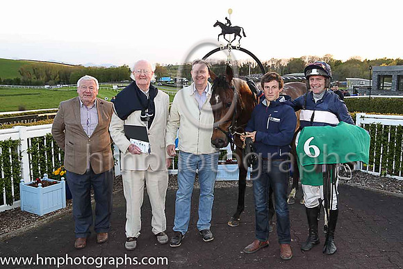 01st Turbo and Mr J W Hannon 7 ( 6 , navy blue, pink hoop ) Trainer - J R Finn , Owner - Ms Amanda Finn