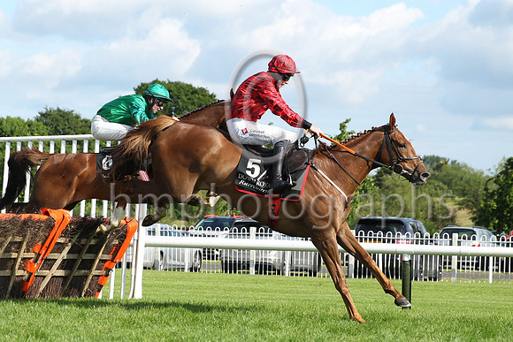 01st Banks Boy and J.W. Kennedy (5 ,red and black diamonds ), Trainer:Gordon Elliott , Owner:Mrs Ann Marie McManus