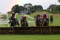 01st Little Mitch ( 1 , black, old gold hoop ) and M.P. Walsh - Trainer : Yvonne Latta - Owner : R.C.A.Latta