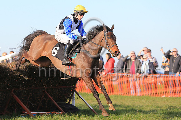 01st ROSSAMILAN and l O'Carroll ( 6 , BLACK,white cross belts; blue sleeves; yellow cap ) Trainer: Paul McAleese , Owner : Laura McAleese