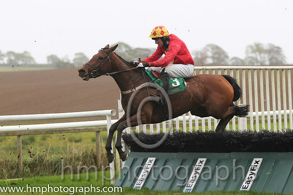 04 Urban Dusk and Mr M J Lynch - - 04th (3 ,Red, yellow diamond ) Trainer - M M Lynch
