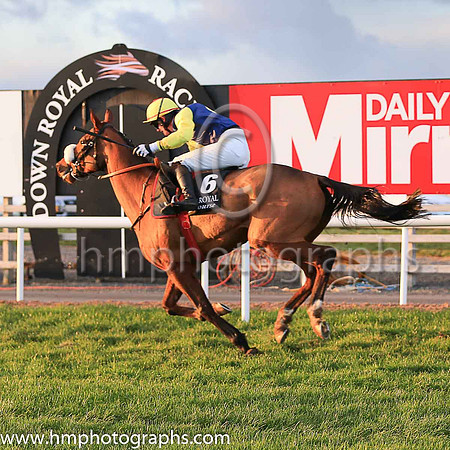 01st Runfordave and Mr L J McGuinness ( 6 , dark blue, yellow diamond ) Trainer - G Elliott , Owner - Mrs P Sloan