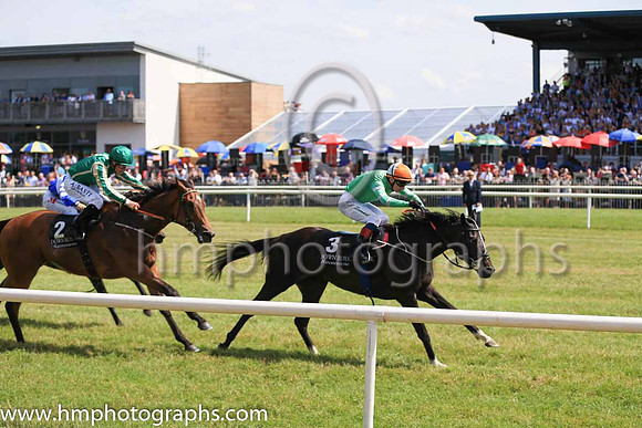 01st Goodnite Irina and K J Leonard 5 ( 3 , emerald green, white hooped sleeves ) Trainer - P Martin , Owner - T F Brennan