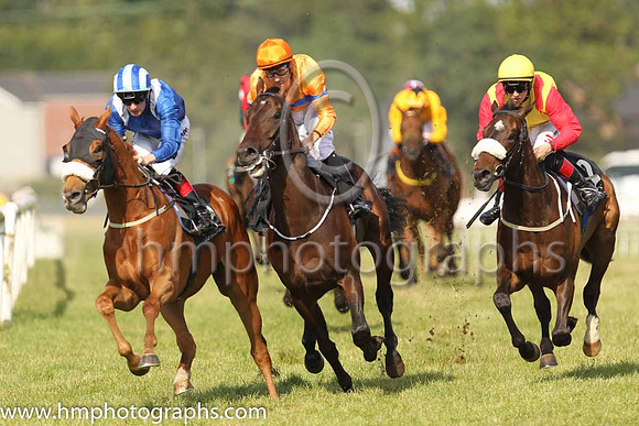 01st Manzil and D P McDonogh ( 4 , royal blue, white epaulettes ) Trainer - D K Weld , Owner - Hamdan Al Maktoum