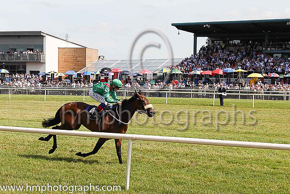 01st Kalaxana and C D Hayes ( 4 , green, red epaulettes ) Trainer - M Halford , Owner - H H Aga Khan