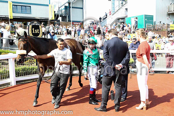 01st Kalaxana and C D Hayes ( 4 , green, red epaulettes ) Trainer - M Halford , Owner - H H Aga Khan