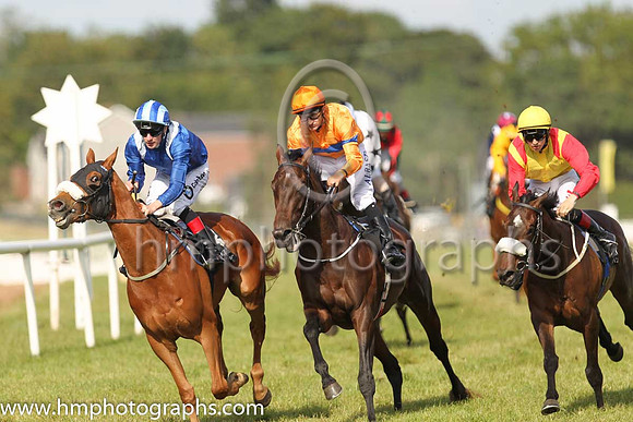 01st Manzil and D P McDonogh ( 4 , royal blue, white epaulettes ) Trainer - D K Weld , Owner - Hamdan Al Maktoum