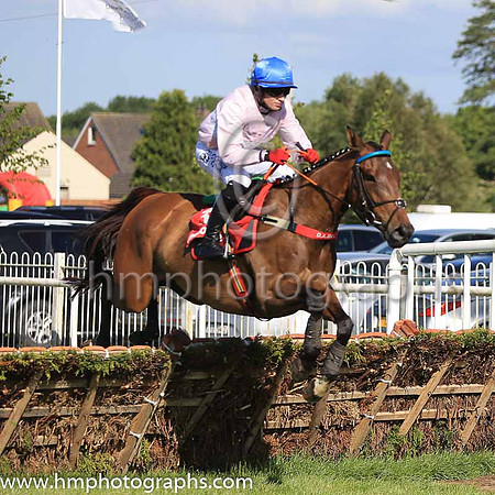 01st Dixie Lee and M A Enright ( 3 , pink, white hoop ) Trainer - D A McLoughlin , Owner - Mrs P J Conway