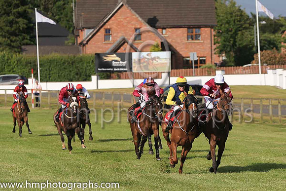 01st The Game Changer and D N Russell ( 3 , maroon, white star, white cap ) Trainer - G Elliott , Owner - Gigginstown House Stud