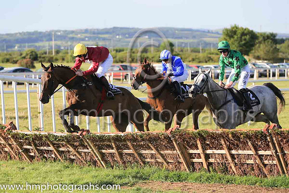 10th Mccrackens Gate and D E Browne 7 ( 15 , maroon, white disc ) Trainer - T Gibney , Owner - C E Falls