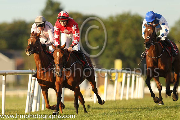 02nd Rathmuck Minstrel and Mr S F O'Keeffe 7 ( 10 , red, white triple diamonds ) Trainer - Mark Fahey , Owner - E J Sexton