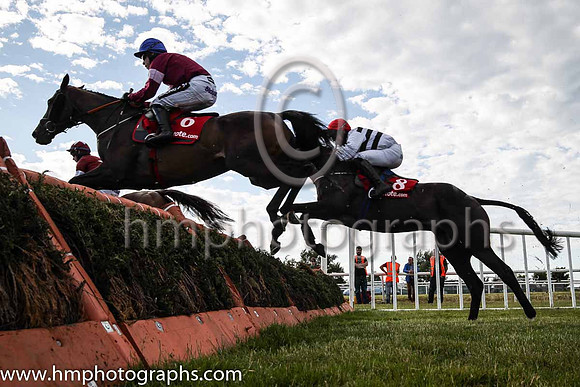 06th As De Pique and J B Kane 5 ( 8 , black and white hoops ) Trainer - G P Cromwell , Owner - Pique Syndicate Partnership