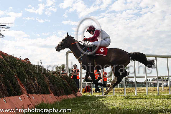 05th Alton Bay and K C Sexton ( 4 , maroon, white hlvd ) Trainer - Peter Fahey , Owner - Anthony Coyne