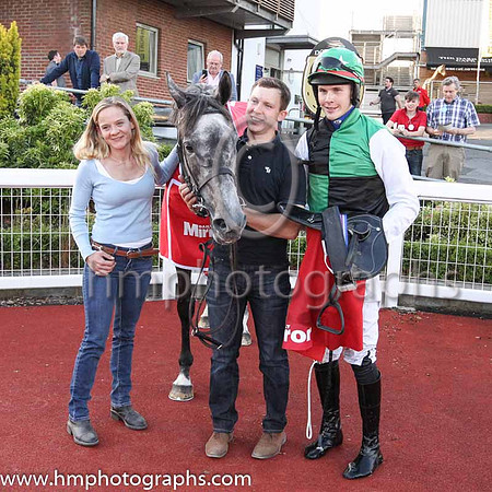 01st Gone Dancin and Mr F Maguire 3 ( 5 , green and black qtrd ) Trainer - D Bunyan , Owner - Shauna Carroll  Daniel Givens