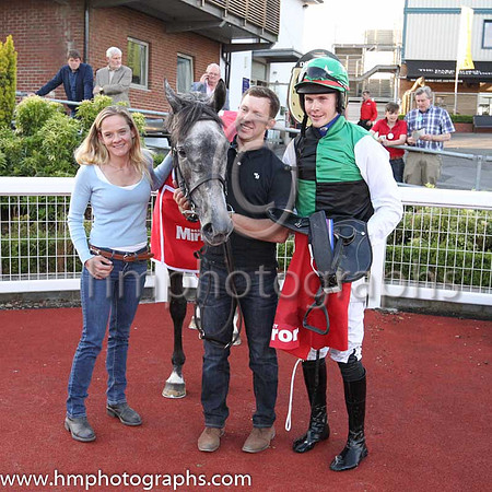 01st Gone Dancin and Mr F Maguire 3 ( 5 , green and black qtrd ) Trainer - D Bunyan , Owner - Shauna Carroll  Daniel Givens