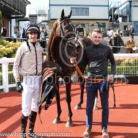 01st Dovlator and P.J. O'Hanlon(2) (4 ,beigr, blue seams ), Trainer:Dermot Anthony McLoughlin , Owner:Mrs Fidelma Toole