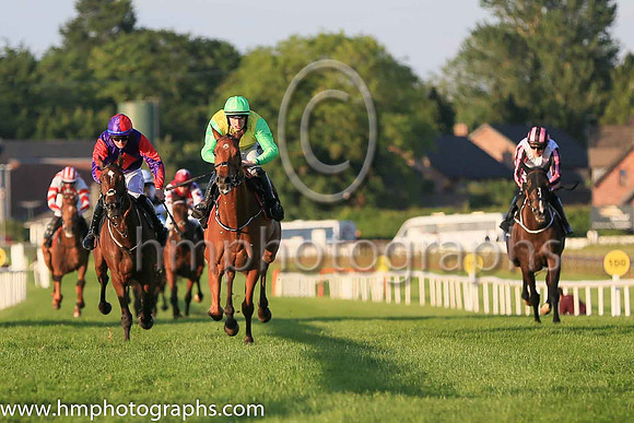 03rd Dreamz and J.L. Gleeson(7) (10 ,white, white and maroon striped sleeves ), Trainer:Brian Nolan , Owner:Brian Martin O'Connor/Ms. Mary B. Kinsella