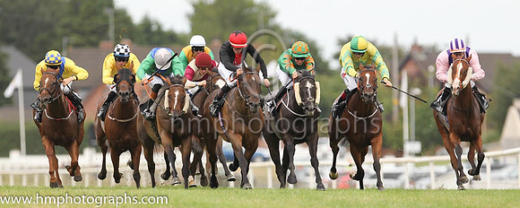 01st Haqeebaand D M Redmond 7 ( 1 , black, red panel ) Trainer - L Lennon , Owner - Maurice McCavitt