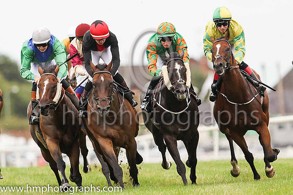 01st Haqeebaand D M Redmond 7 ( 1 , black, red panel ) Trainer - L Lennon , Owner - Maurice McCavitt
