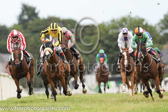 02nd Caesar?s Comet and R P Whelan ( 3 , yellow ) Trainer - Peter Fahey , Owner - Kildare Racing Club