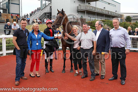 01st Haqeebaand D M Redmond 7 ( 1 , black, red panel ) Trainer - L Lennon , Owner - Maurice McCavitt