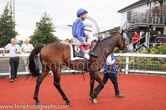 01st Twilight Payment and K J Manning ( 6 , royal blue, dark blue seams ) Trainer - J S Bolger , Owner - Godolphin
